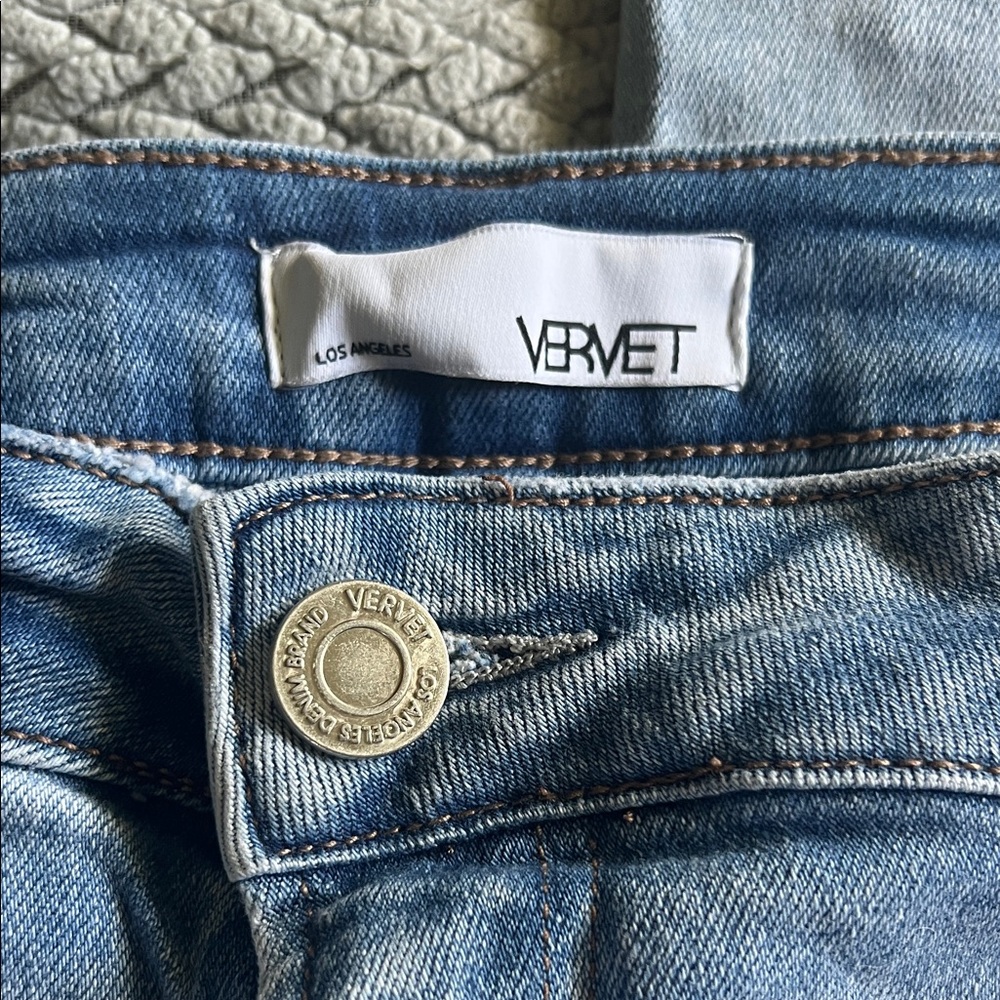 Distressed Jeans - Picture 2 of 6